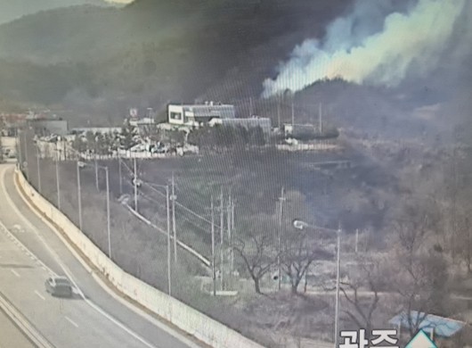 18일 오후 3시55분께 양평군 양동면 단석리에서 산불이 나 산림당국이 진화 중이다. 사진은 화재 현장. (사진제공=산림청)