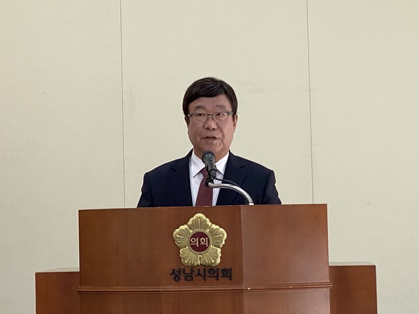 박정오 전 성남부시장이 18일 제22대 총선 성남 분당 갑지역 선거구 더불어민주당 이광재 후보를 지지한다”고 말했다. (사진=장은기 기자)