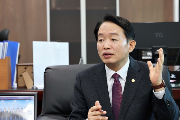 김찬진 인천 동구청장의 ‘인천지하철 3호선 동구 3개역 경유’ 공약에 청신호가 켜졌다. (사진제공=동구청)