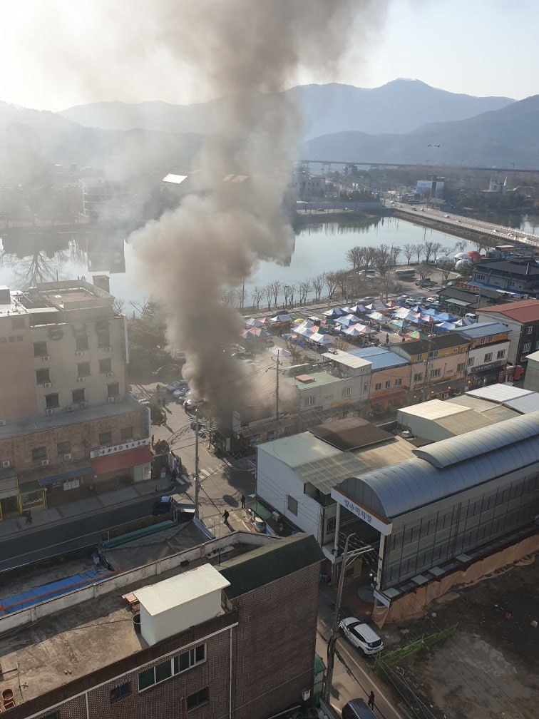 21일 오전 8시54분께 양평군 양서면의 한 음식점에서 불이 나 신고를 받고 출동한 소방당국에 의해 약 39분 만에 꺼졌다. 사진은 화재 현장. (사진제공=경기도소방재난본부)