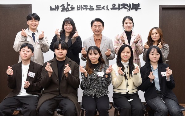 의정부시가 새롭게 구성된 3기 청년협의체 임원진이 김동근 시장과 간담회를 가졌다. (사진제공=의정부시청)