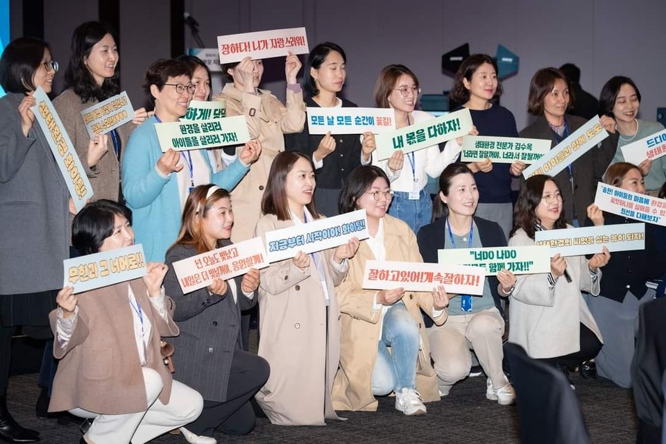 수원시 교육브랜드 ‘청개구리 스펙(SPPEC)' 사업을 지원할 학부모 지원단 위촉식에 참석한 이재준 수원시장이 '청개구리 스펙 지원단'은 수원 미래교육의 자양분이 될 것이라고 말했다. (사진=이재준 수원시장 페이스북)