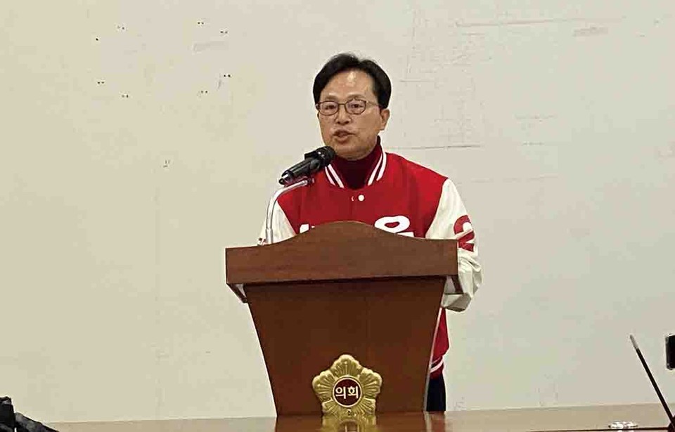 윤용근 국민의힘 성남중원 후보가 2일 라임사태와 관련해 더불어민주당 이수진 후보의 사퇴를 촉구했다. (사진=장은기 기자)