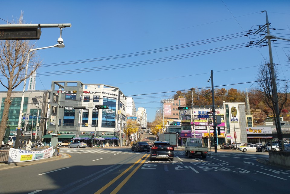 파주시가 제9보병사단과 군사시설보호구역 규제완화 행정위탁을 체결함에 따라 문발동과 조리읍 능안리 일대를 포함 총 182만여㎡의 고도 기준이 완화됐다. 사진은 조리읍 봉천사거리 전경. (사진=중앙신문DB)