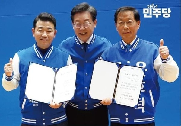 지난 10일 실시된 ‘4.10 총선’에서 더불어민주당 윤후덕·박정 후보가 당선돼 앞으로 4년 간의 국회의원 신분을 더 유지하게 됐다. 사진 왼쪽부터 박정 의원, 이재명 대표, 윤후덕 의원. (사진=중앙신문DB)