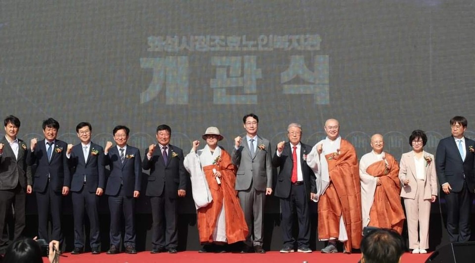 12일 화성 북부권역의 염원이 담긴 '정조효노인복지관' 개관 소식을 알렸다. '정조효노인복지관'은 지난 2022년 6월 착공해 2023년 11월 준공 후, 지난 1월부터 시범 운영해 왔었다. (사진=정명근 화성시장 페이스북)