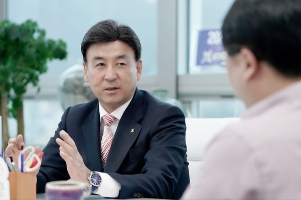 방세환 광주시장이 인터뷰를 통해 “문화예술을 전 세계에 알릴 수 있도록 힘 보태달라”고 당부했다. 사진은 방세환 광주시장. (사진제공=광주시청)