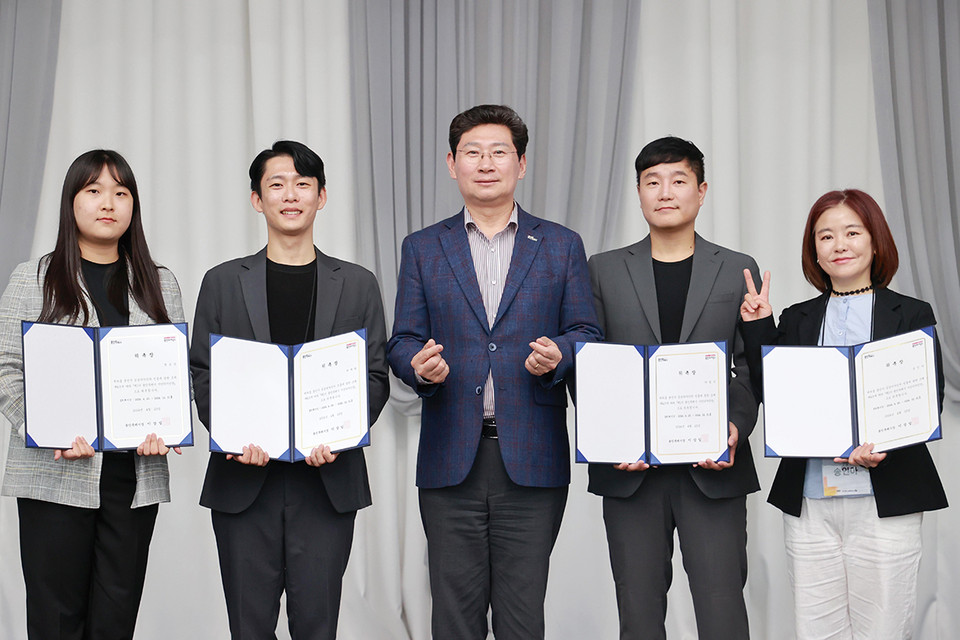 용인특례시가 지난 23일 시청에서 ‘제1기 시민디자인단’ 발대식을 개최했다고 밝혔다. (사진제공=용인시청)