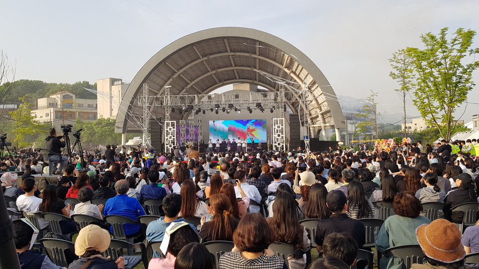 26일 오후 5시 이천도자예술마을(예스파크)에서 제38회 이천도자기축제가 개막식을 갖고 12일간의 일정에 돌입했다. (사진=송석원 기자)