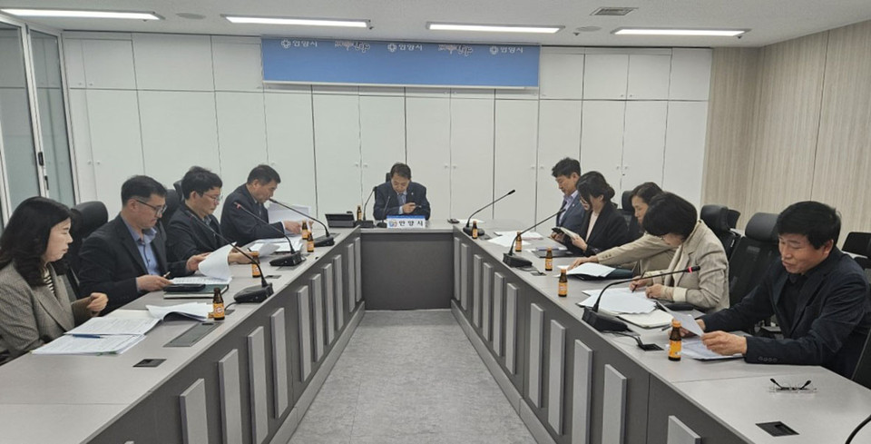 안양시가 민원인의 폭언, 폭행 등 위법행위로부터 민원 담당 공무원을 보호하기 위해 ‘악성민원 전담 대응반’을 구성해 운영한다고 8일 밝혔다. (사진제공=안양시청)