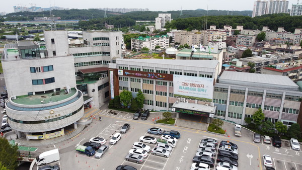 고양시는 제2회 추가경정예산(안)으로 2429억원을 편성했다. 사진은 고양시청 전경. (사진=중앙신문DB)