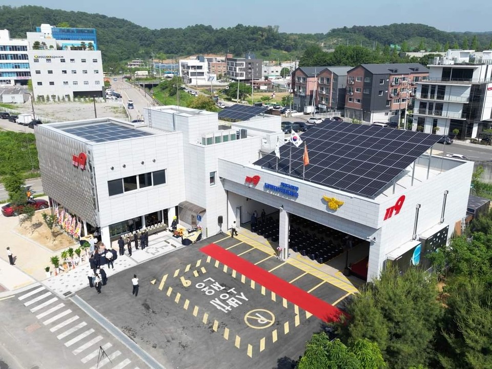 23일 열린 남양 119안전센터 신축·이전 개소식에 참석한 정명근 화성시장이 “안전한 화성시를 만들기 위해 최선의 노력을 다 하겠다”고 밝혔다. 사진은 화성시 남양 119안전센터 전경. (사진=정명근 화성시장 페이스북)
