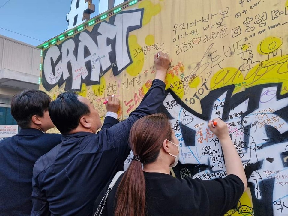 24일 오후 전국 최대 규모의 수제맥주 축제인 오산 야맥축제가 본격 개막했다. 이번 축제는 올해 11회째로 오는 26일까지 개최된다. (사진=이권재 오산시장 페이스북)