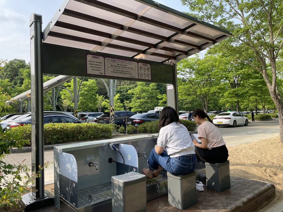 여주시 산림공원과는 시민 건강증진을 위해 황학산 등산로 일원에 세족장 설치를 완료했다. (사진제공=여주시청)