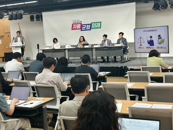 경기도교육청이 교육 현장의 목소리에 귀 기울여 인사제도를 적극 개선한다. 성별이나 장애 등에서 차별 없는 인사를 지향하며, 역량 있고 일 잘하는 지방공무원이 인정받을 수 있는 환경을 만든다. (사진제공=경기도교육청)
