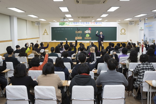 온기독교선교센터에서 초등 강의가 이뤄지고 있는 모습. (사진제공=신천지예수교)