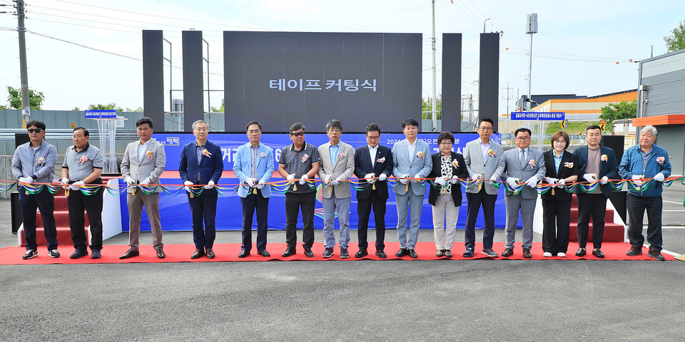 평택시가 30일 길음사거리 인근에서 길음사거리~시도6호선간 도로 확포장 공사 준공기념식을 개최했다. (사진제공=평택시청)