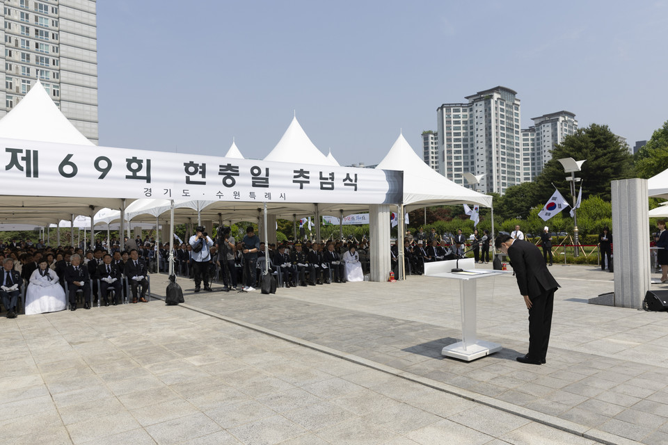 김동연 경기도지사가 6일 오전 제69회 현충일을 맞아 수원 현충탑에서 열린 추념식에서  "호국영령의 뜻을 받들어 민주주의, 민생, 평화의 길에 매진하겠다"고 밝혔다. (사진제공=경기도청)