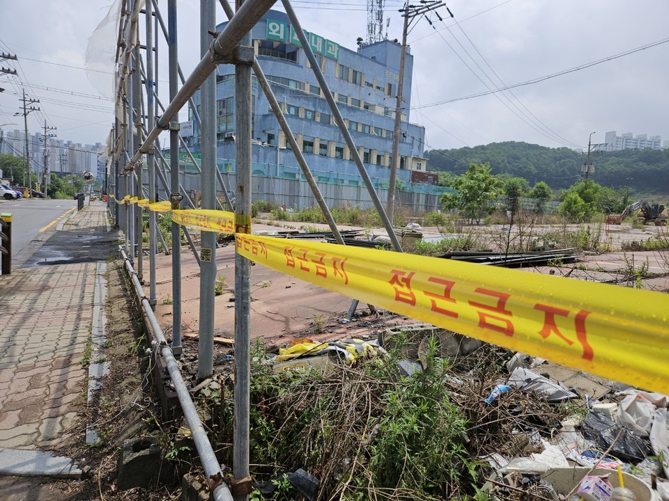 사업 중단 3년째를 맡고 있는 사우5A도시개발사업현장 모습. (사진=권용국 기자)