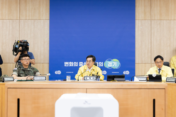 김동연 경기도지사가 최근 북한의 오물 풍선 살포, 정부의 대북 확성기 방송 재개 등 한반도 긴장 수위가 높아진 것에 대해 특별사법경찰관 순찰 등 도민 안전을 위한 조치를 취하겠다고 밝혔다. (사진제공=경기도청)
