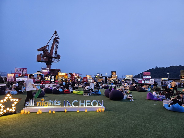 인천광역시와 인천관광공사가 지역 관광객 직접 유치 20만명, 지역 소비 효과 158억 유발을 목표로, 올해 야간관광 특화도시 조성 3차 년도 사업을 추진한다. 사진은 맥강파티 연계 야간관광 홍보. (사진제공=인천시청)