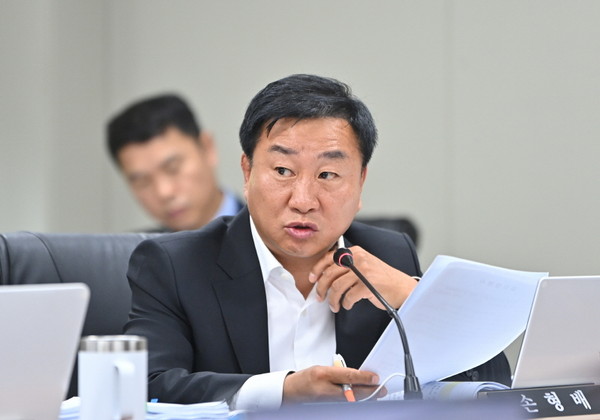 파주시의회는 손형배 의원이 발의한 ‘파주시 도시 및 주거환경정비 조례안’을 제247회 정례회 도시산업위원회에 회부했다. (사진제공=파주시의회)