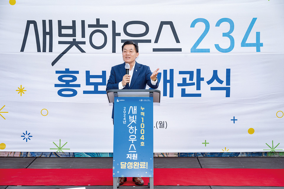 이재준 수원시장이 지난 17일 새빛하우스 홍보관 개관식에서 인사말을 하고 있다. (사진제공=수원시청)