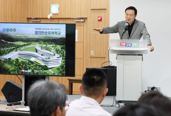 임태희 경기도교육감은 “다양한 배경을 지닌 학생들이 모여서 새로움을 마음껏 만들어보는 교육시스템을 만들어 보고 싶었다”며 “2년여 준비와 검토를 통해 지금까지 보지 못한 형태의 멋진 학교가 출발하는 토대가 됐다”고 밝혔다. (사진제공=경기도교육청)