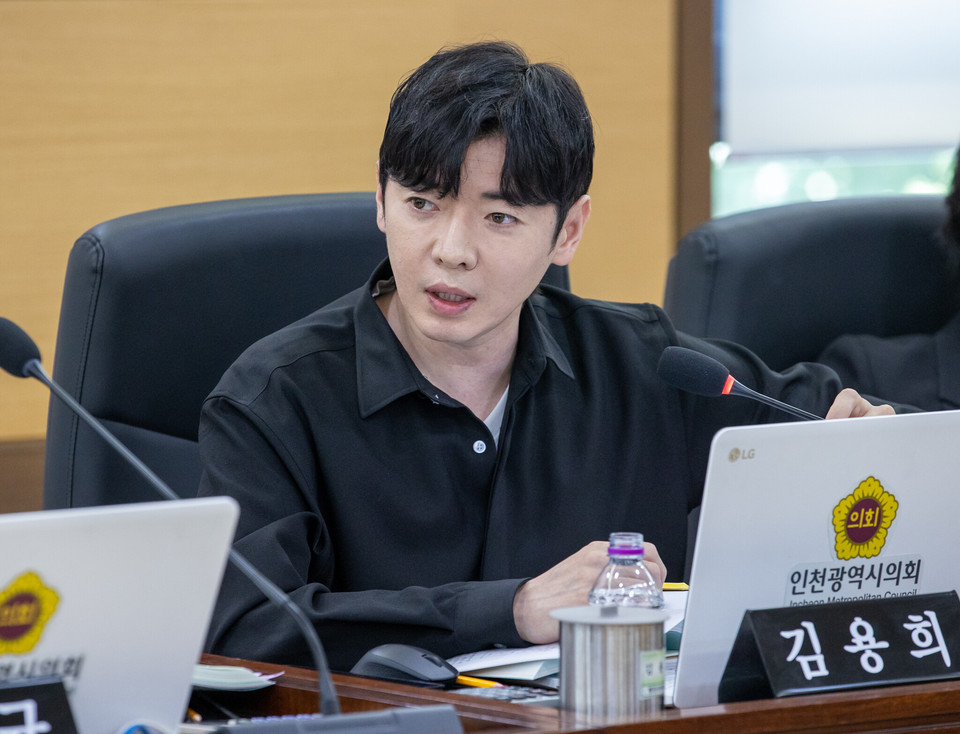 19일 인천광역시의회에 따르면 행정안전위원회 소속 김용희 의원이 대표 발의한 ‘인천광역시교육청 생성형 인공지능 활용 지원 조례안’이 이날 열린 해당 상임위원회(교육위원회)에서 원안 가결됐다. (사진제공=인천시의회)