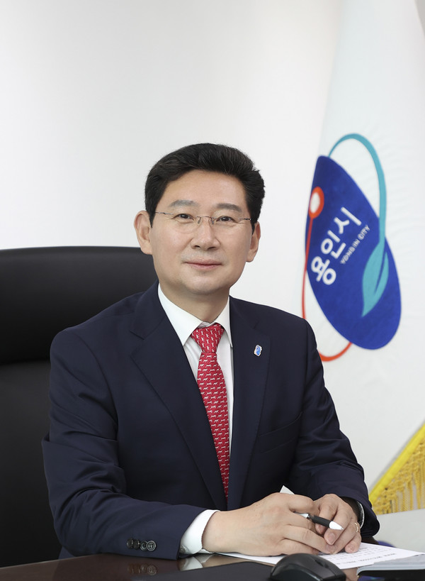 이상일 용인특례시장은 2단계 상병수당 시범사업 대상자를 선정할 때 재산 7억원 이하 조건을 7월부터 폐지하기로 한 정부의 결정을 환영한다고 3일 밝혔다. (사진제공=용인시청)