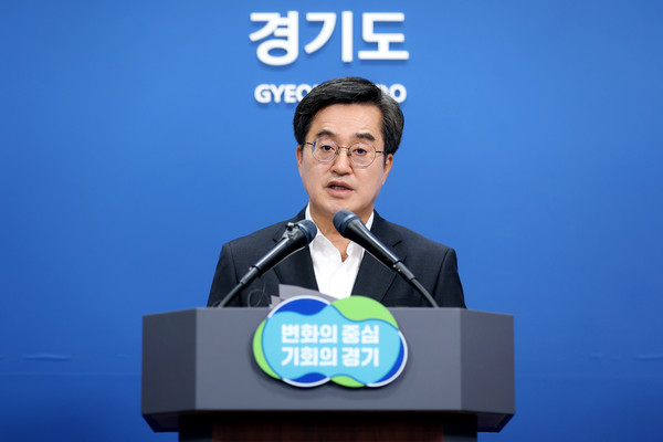 김동연 경기도지사가 3일 오전 경기도청 브리핑룸에서 화성 화재사고 긴급생계안정비지원 기자회견을 하고 있다. (사진제공=경기도청)