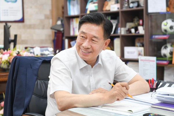 전진선 양평군수가 취임 2주년을 맞아 인터뷰를 통해 “민선8기 후반기는 군민의 고견을 더 듣고 현장을 더 살펴 군민과 함께 새로운 매력, 양평시대를 함께 열어 가겠다”고 강조했다. (사진제공=양평군청)