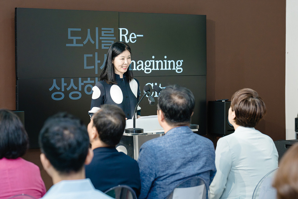 성남문화재단과 영국 왕립예술대학(Royal College of Art, 이하 RCA)이 진행하는 첫 번째 공동프로젝트 ‘도시를 다시 상상하다(Re-Imagining the City)’의 결과 전시가 8일부터 내달 4일까지 성남큐브미술관 기획전시실에서 열린다. (사진제공=성남문화재단)
