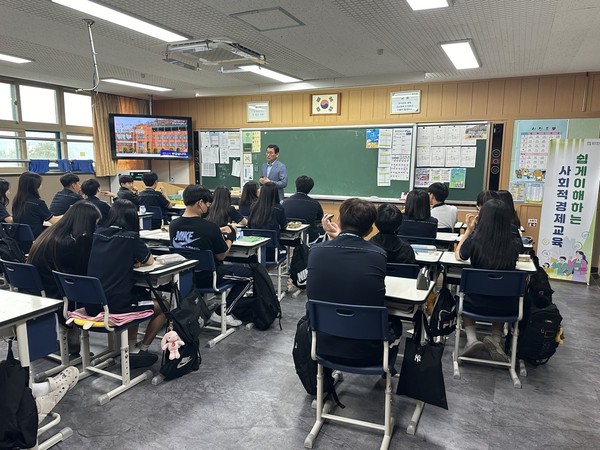 동두천시가 8일부터 오는 19일까지 2주간 사전 교육을 신청한 관내 중학교 1학년을 대상으로 사회적경제 청소년 교육을 추진 중이다. (사진제공=동두천시청)