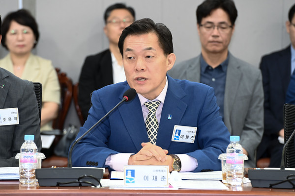 이재준 시장인 토론회에 앞서 인사말을 하고 있다. (사진제공=수원시청)