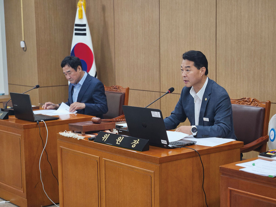 이천시의회가 10일 상임위원회실에서 제245회 임시회 폐회중 제1차 의회운영위원회를 열고 후반기 의정활동 시작을 알렸다. (사진제공=이천시의회)