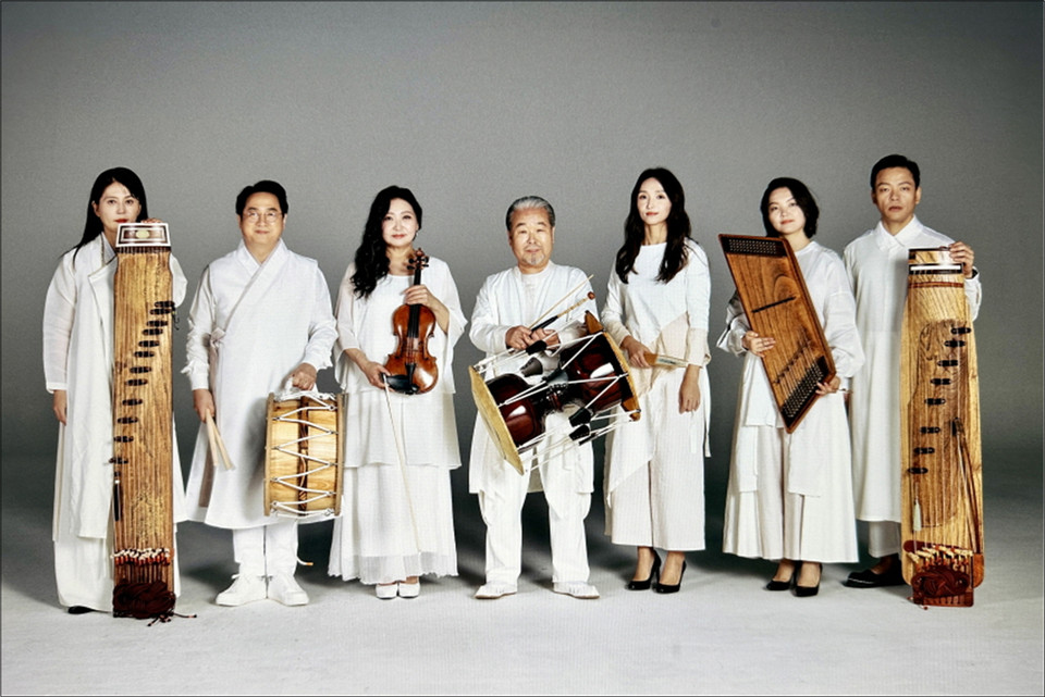인천문화예술회관의 ‘2024 커피콘서트’의 7월 무대가 열린다. 오는 24일 오후 2시 동구문화체육센터 공연장에서 사물놀이의 창시자 김덕수 명인과 앙상블 시나위가 만나 시공간을 초월한 전통음악의 아름다움을 풀어낸다. (사진제공=인천문화예술회관)
