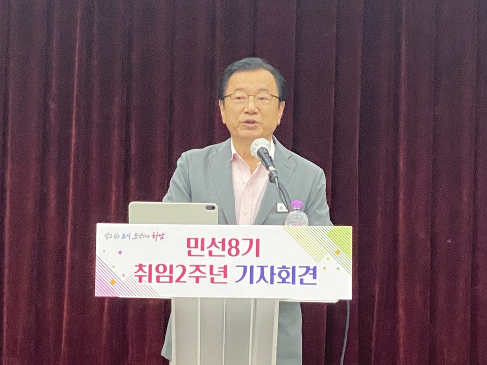 이현재 하남시장이 최근 지역에서 논란이 되고 있는 동서울변전소 문제에 대해 입장을 내놨다. 사진은 취임 2주년 기자회견 모습. (사진=중앙신문DB)
