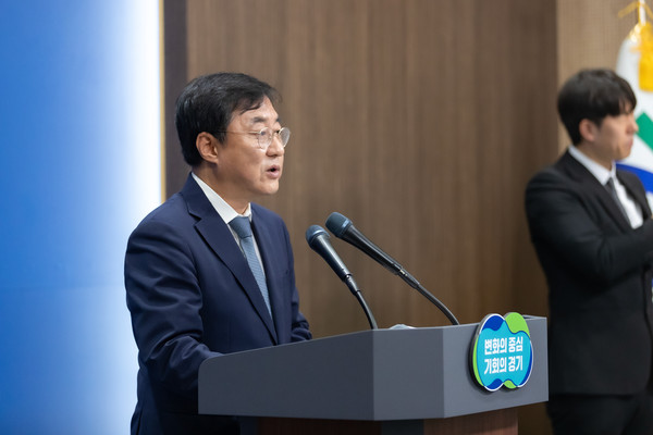 17일 오전 경기도청 브리핑룸에서 강민석 대변인이 K-컬처밸리 복합개발사업 관련 브리핑을 하고 있다. (사진제공=경기도청)