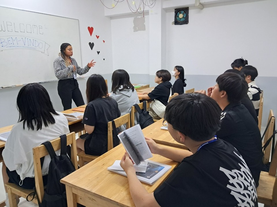 강화군이 글로벌 미래인재 육성의 일환으로 추진되는 ‘2024년 강화군 해외 문화체험 및 어학연수’ 참가 학생 60명이 오는 21일 싱가포르로 출국한다. (사진제공=강화군청)