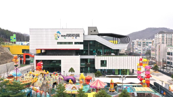 남양주시가 어린이들의 여름방학을 맞아 오는 30일부터 내달 10일까지 어린이비전센터에서 과학, 건축 특강 및 상상어린이극장을 운영한다. 사진은 남양주시 어린이비전센터. (사진제공=남양주시청)