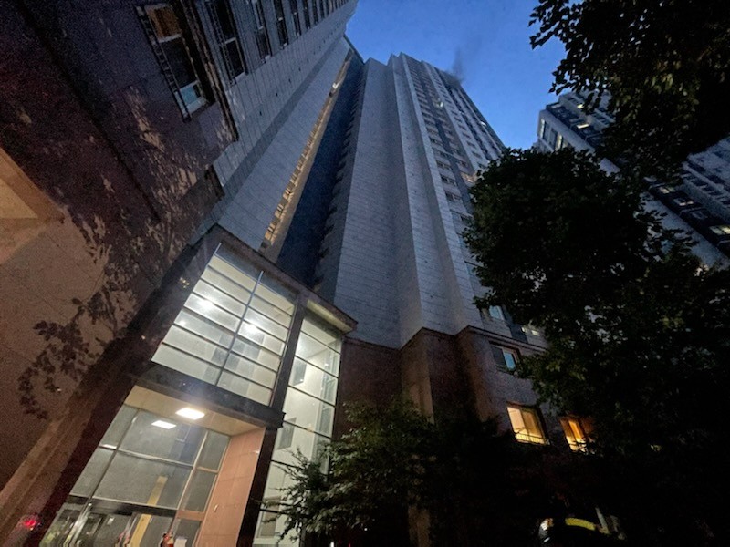 1일 오후 7시52분께 김포시 운양동의 29층짜리 아파트에서 불이 나 화재 세대 거실과 소파 등 집기류 등을 태우고, 신고를 받고 출동한 소방당국에 의해 33분 만인 오후 8시25분께 모두 진화됐다. (사진제공=경기도북부소방재난본부)