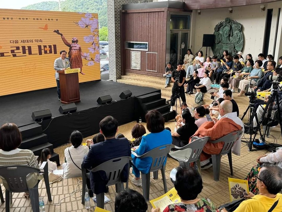 송석준 국회의원이 10일 경기 광주 나눔의집에서 열린 기림의날 행사에 참석해 "일본 위안부피해자 할머니들과 같은 수많은 희생을 초래한 부끄러운 역사를 되새기며 정치권의 부끄러운 오늘을 다시금 되새겨 본다"고 말했다. (사진=송석준 국회의원 페이스북)