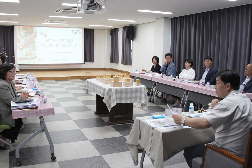 옹진군이 14일 옹진군보건소 2층 대강당에서 옹진군 브랜드 ‘쌀빵’ 개발용역 중간보고회를 개최했다. (사진제공=옹진군청)