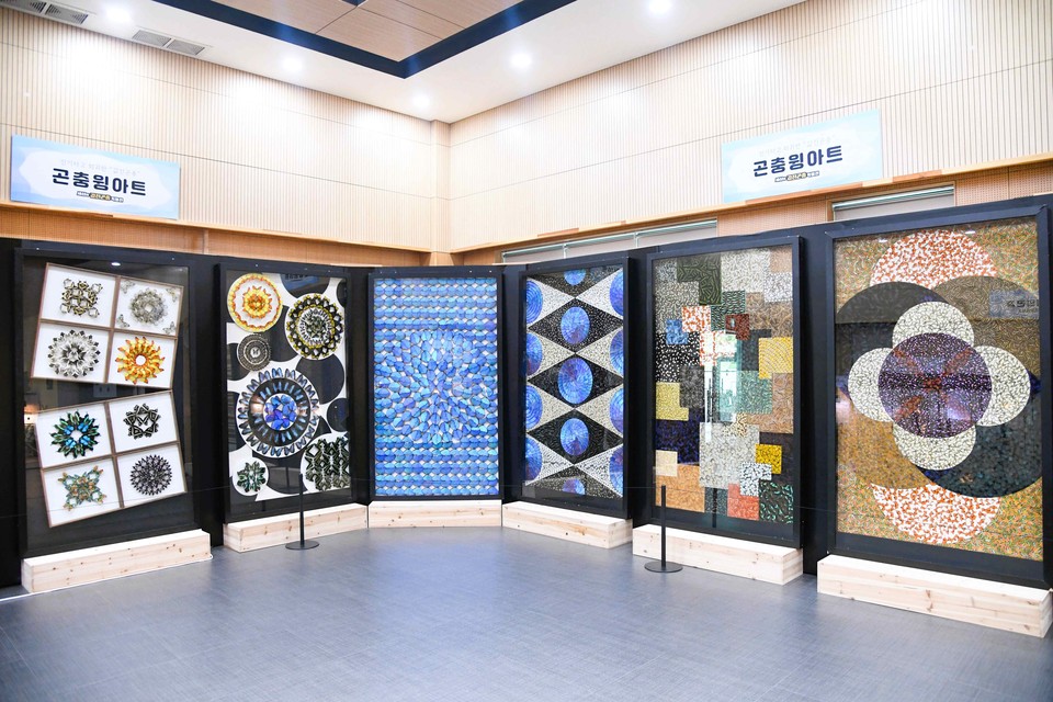 화려한 색감을 지닌 나비의 날갯짓이 더없이 우아하고, 신비로운 멸종 위기 곤충들을 직접 눈으로 볼 수 있어 더 소중한 시간을 선사할 이곳은 시흥시 배곧도서관이다. (사진제공=시흥시청)