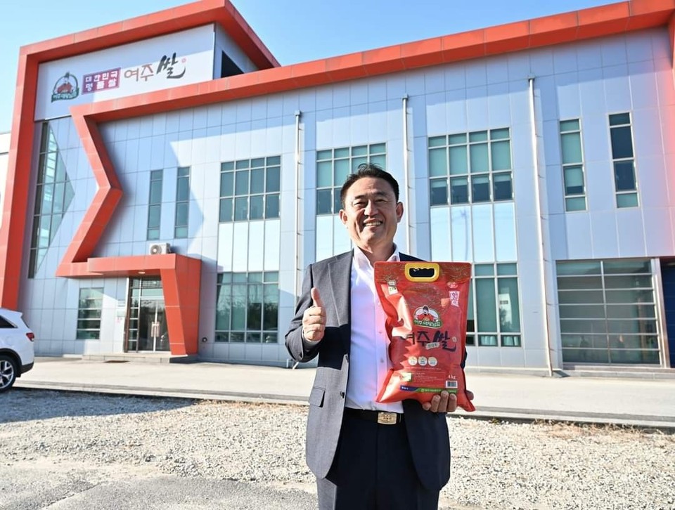 대한민국 쌀 산업 특구 시장인 이충우 여주시장이 18일 '제10회 쌀'의 날을 맞아 농업의 소중함과 농업인들의 노고에 감사한 마음을 전했다. (사진=이충우 여주시장 페이스북)