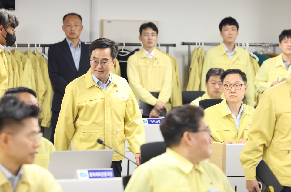김동연 경기지사가 19일 을지연습 최초 상황보고회의에서 "실천처럼 하라"고 지시했다고 강민석 대변인이 전했다. (사진제공=경기도청)