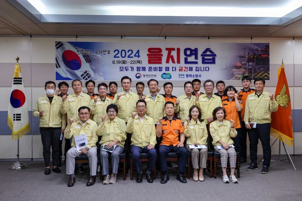평택시의회는 19일 평택시청과 평택소방서, 송탄소방서 등 관계 기관을 방문하여 ‘2024년 을지연습’ 훈련 상황을 점검하고 근무자들을 격려했다. (사진제공=평택시의회)