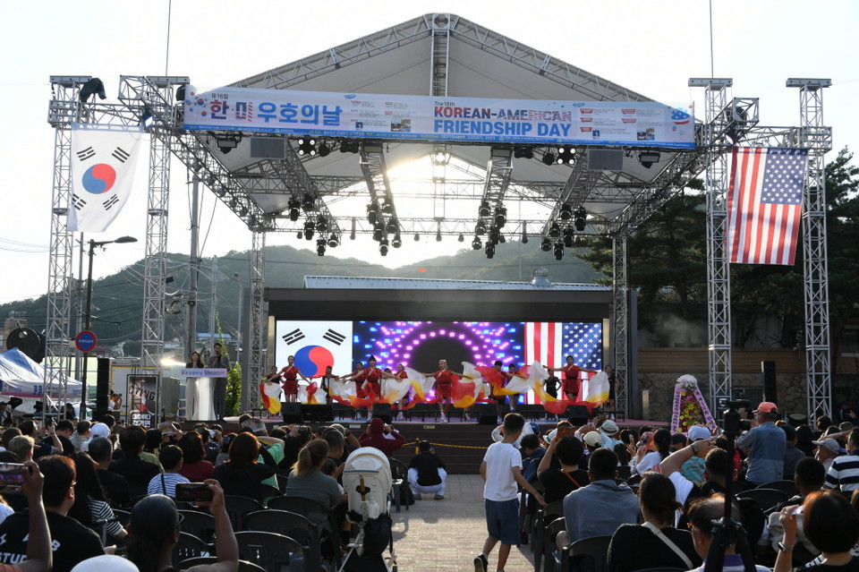 박형덕 동두천시장이 “동두천에서 개최되는 지역축제로 관광객 유치와 함께 경제 활성화라는 두 가지 목표를 이루겠다”고 밝혔다. 사진은 지난해 열린 '제16회 한미 우호의 날' 행사 모습. (사진제공=동두천시청)