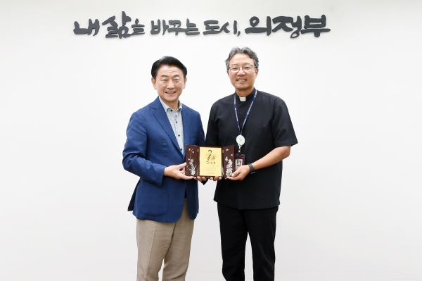 의정부시, 의정부성모병원 김희철 행정부원장에 감사패 수여